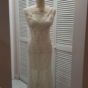 WHBM gorgeous dress, size L, it fits like M